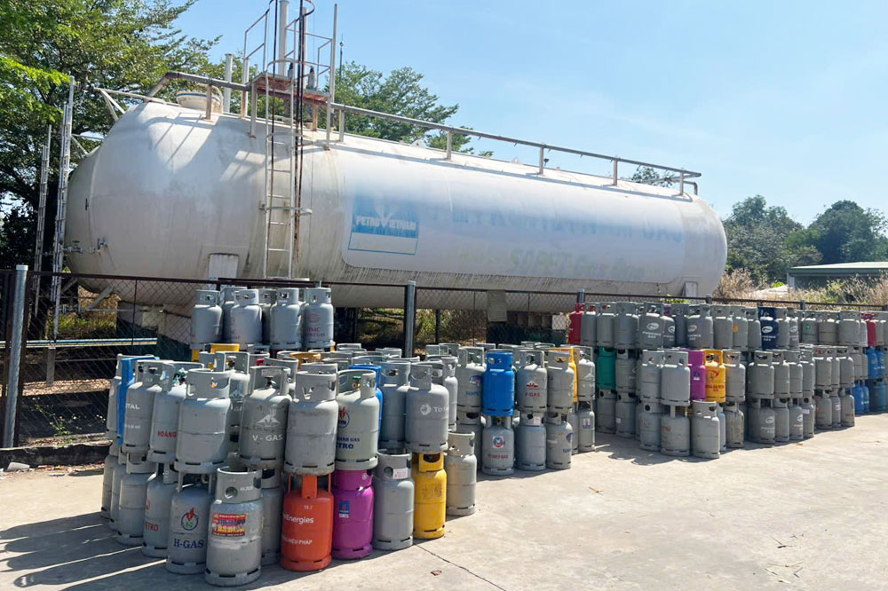 hinh-anh-hoat-dong-cong-ty-amn-01.jpg hinh-anh-hoat-dong-cong-ty-amn-01.jpg