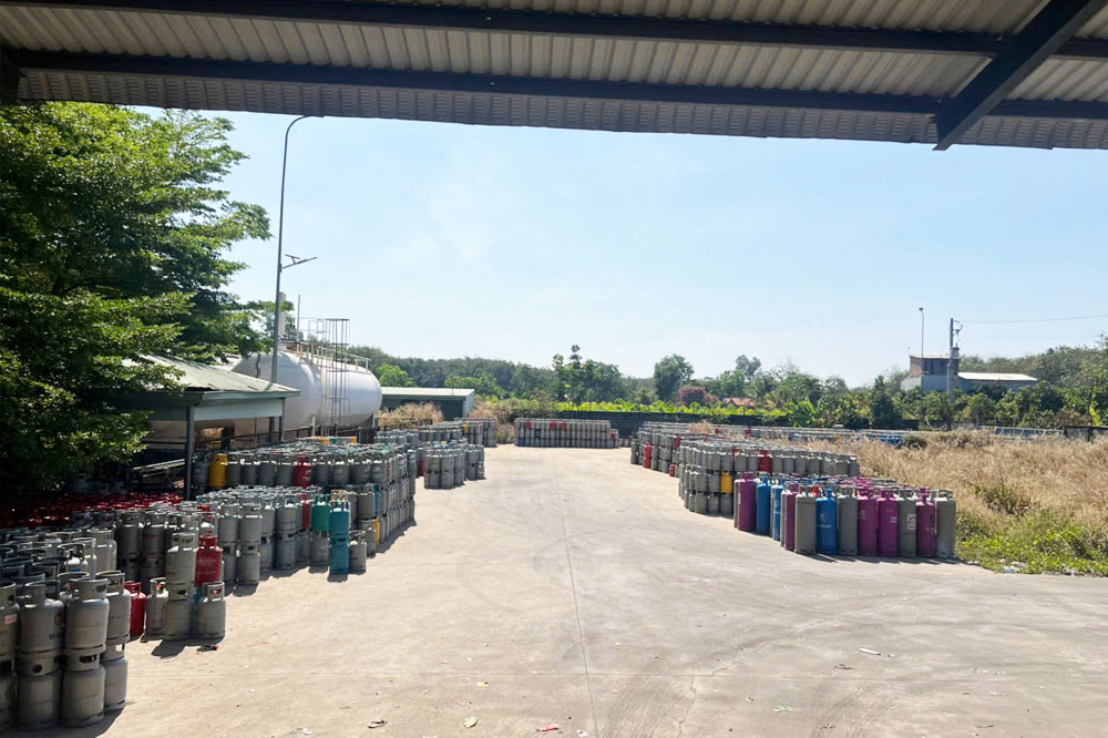 hinh-anh-hoat-dong-cong-ty-amn-03.jpg hinh-anh-hoat-dong-cong-ty-amn-03.jpg